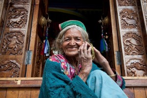 बुजुर्ग का सम्मान पहाड़ी टोपी