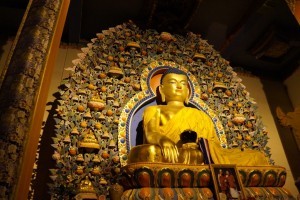 हिमाचल में बौद्ध-वास्तुकला के मुख्य गोम्पा (मंदिर) अपनी विशिष्ट शैली में बने हैं