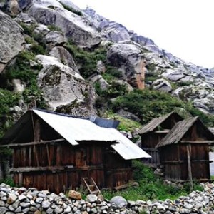 लोगों का रहन-सहन सीधा-सादा व सरल 