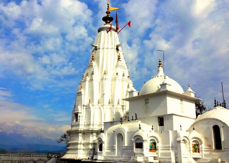 धौलाधार पर्वत श्रृंखला में स्थित 52 शक्तिपीठों में से एक “श्री ब्रजेश्वरी देवी” मंदिर