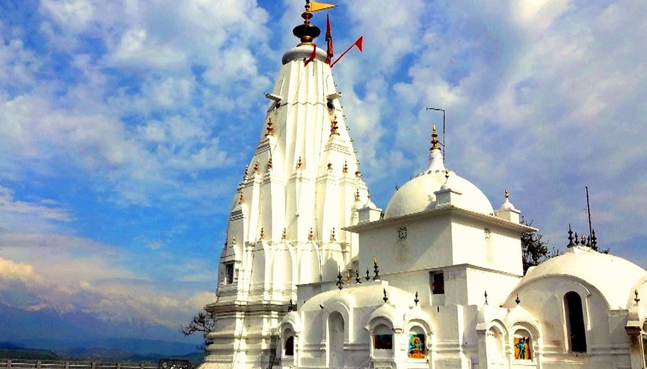 धौलाधार पर्वत श्रृंखला में स्थित 52 शक्तिपीठों में से एक “श्री ब्रजेश्वरी देवी” मंदिर