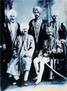  चम्बा, कांगड़ा, कुल्लू में और अन्य पर्वतीय क्षेत्रों में राणा और ठाकुर अभी तक पुरानी उपाधि धारण किए 