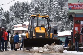 शिमला जिला की सभी सड़कें यातायात के लिए बहाल, डोडरा क्वार में बर्फ हटाने का कार्य युद्ध स्तर : डीसी