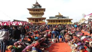  हजारों की संख्या में स्थानीय लोग व आस-पास से आये लोग इस उत्सव में हिस्सा