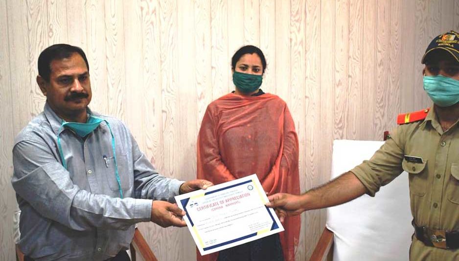 डीसी सिरमौर ने किया NSS व NCC स्वयंसेवकों को कोरोना महामारी के दौरान लोगों को जागरूक करने पर सम्मानित