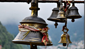 मंदिर में जाने से पहले घंटी बजाने का महत्व