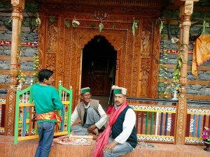 Priest-on-the-main-door-of-mandir