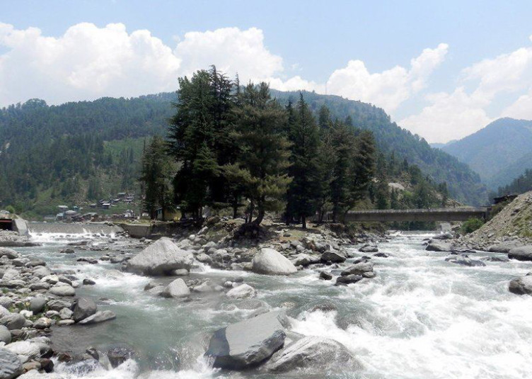 uhl-and-lamba-dag-river-in-barot-valley