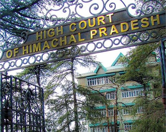 हिमाचल: प्रदेश हाईकोर्ट ने लगाई कॉलेज और यूनिवर्सिटी की परीक्षाओं पर रोक