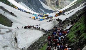 अमरनाथ यात्रियों से भरी बस जम्मू के बनिहाल में खाई में गिरी, 16 की मौत, कई जख्मी