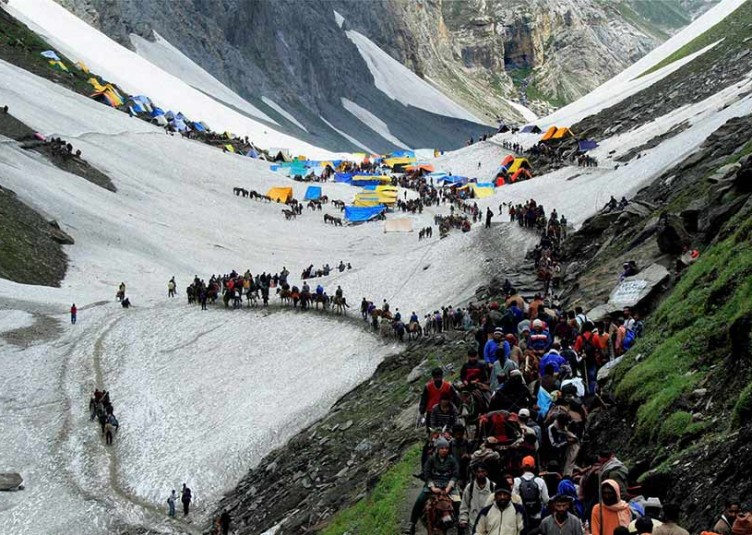 अमरनाथ यात्रियों से भरी बस जम्मू के बनिहाल में खाई में गिरी, 16 की मौत, कई जख्मी