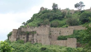 हिन्दू इतिहास की कई कहानियां अपने में समेटे हुए है कांगड़ा किला