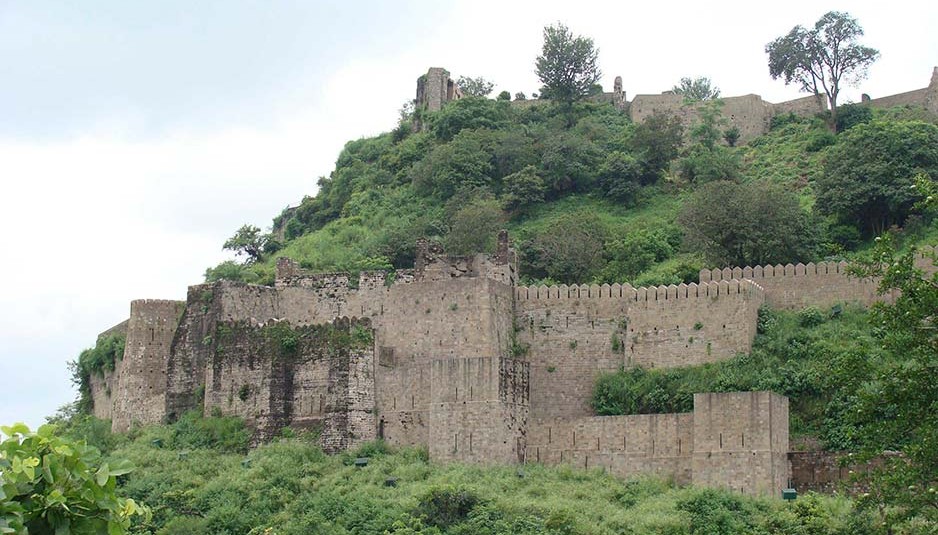 हिन्दू इतिहास की कई कहानियां अपने में समेटे हुए है कांगड़ा किला