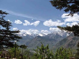 हिमाचल की हसीन वादियों को निहारने पर्यटक दूर-दूर से हैं आते 