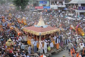 ढालपुर मैदान में अब लकड़ी के आसनों पर विराजमान होंगे देवी-देवता : राकेश कंवर
