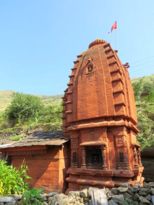 सतलुज के किनारे बसे सुंदर गांव निरथ में बहुत से प्राचीन मंदिर में से एक "सूर्य मंदिर"