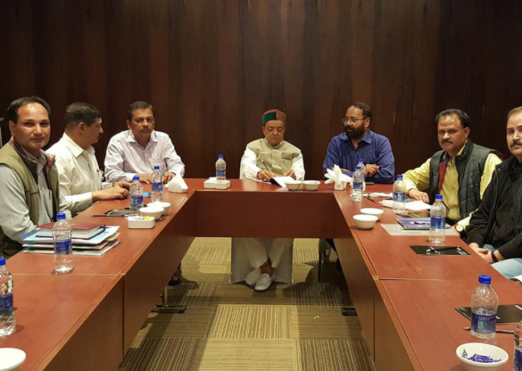 वनमंत्री ने की कर्नाटक राज्य के मध्य हिमालय जलागम परियोजना के अधिकारियों के साथ बैठक
