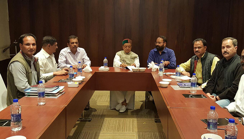 वनमंत्री ने की कर्नाटक राज्य के मध्य हिमालय जलागम परियोजना के अधिकारियों के साथ बैठक