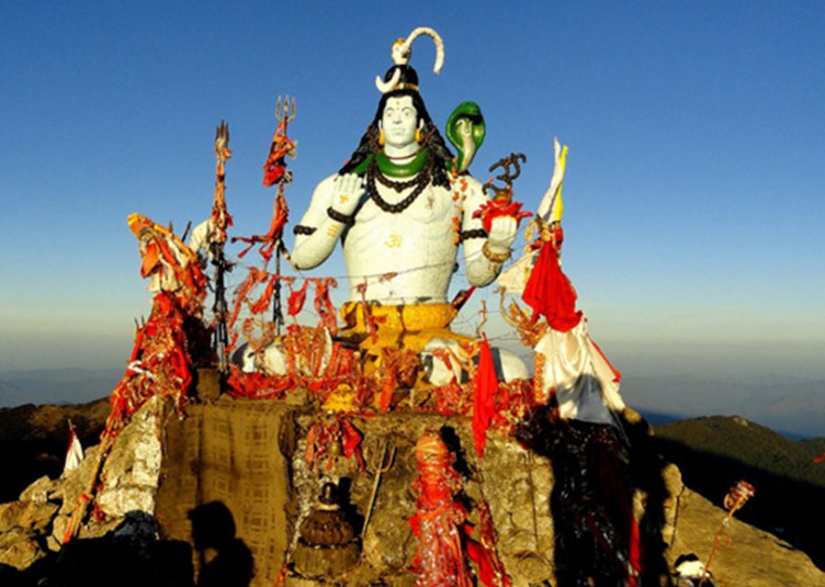 शिवालिक श्रेणियों की उच्चतम चोटी "चूड़धार", पर्वत पर बसे "शिरगुल महाराज"