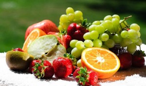 गर्मी के मौसम में तले भुने,गरिष्ठ और ज्यादा मसालेदार पदार्थों की बजाय फल फ्रूट, हरी सब्जियों के सलाद और जूस का ज्यादा इस्तेमाल करना बेहद फायदेमंद