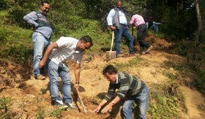 श्रमदान कर कर्तव्यनिष्ठा की अनोखी पहल