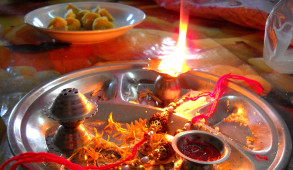 रक्षा बंधन की पौरणिक कथाएं व राखी बांधने के शुभ मुहूर्त : कालयोगी आचार्य महिंदर कृष्ण शर्मा