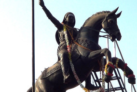 ईस्‍ट इंडिया कंपनी के खिलाफ सशस्‍त्र विद्रोह करने वाली पहली भारतीय शासक "कित्‍तूरु की रानी चेन्‍नम्‍मा"