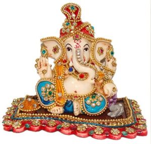 भगवान गणेश गजमुख, गजानन के नाम से जाने जाते हैं, क्योंकि उनका मुख गज यानी हाथी का है