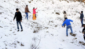 बर्फ से गुलजार हुआ “हिमाचल”