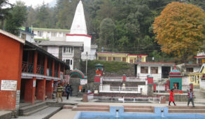 धौलधार की ऊंचे पर्वत पर बसा प्राचीन मंदिर “भागसूनाग”