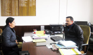 आईएएस अधिकारी संदीप कुमार से हमारी हिम शिमला लाइव की संपादक मीना कौंडल से मुलाकात