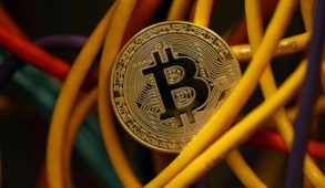 आरबीआई के फैसले के बाद निवेशक बिटकॉइन की खरीद-बिक्री नहीं कर पाएंगे...