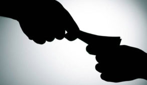 SBI प्रबंधक और एजेंसी प्रतिनिधि 20 हजार की रिश्वत लेते गिरफ्तार