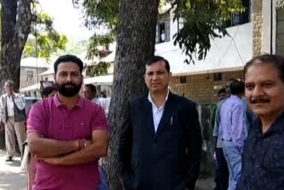 मंडी: सुंदरनगर में धमाका, काम-काज छोड़ अपने घरों और कार्यालयों से बाहर निकले लोग