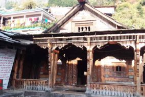 हिमाचल प्रदेश के पैगोड़ा शैली में बने मंदिर