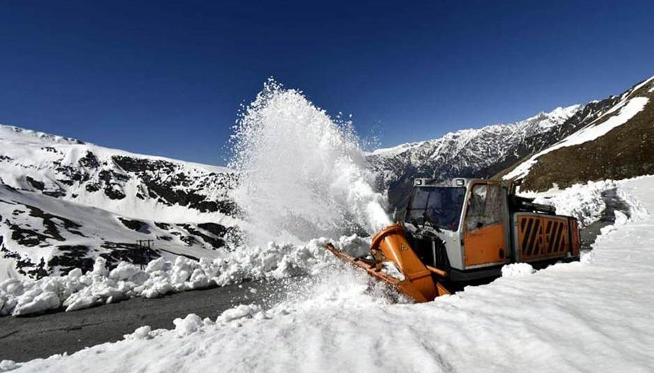 हिमाचल: बर्फबारी के दौरान राहत कार्यों व जन सुविधाओं की बहाली के कार्यों की समीक्षा