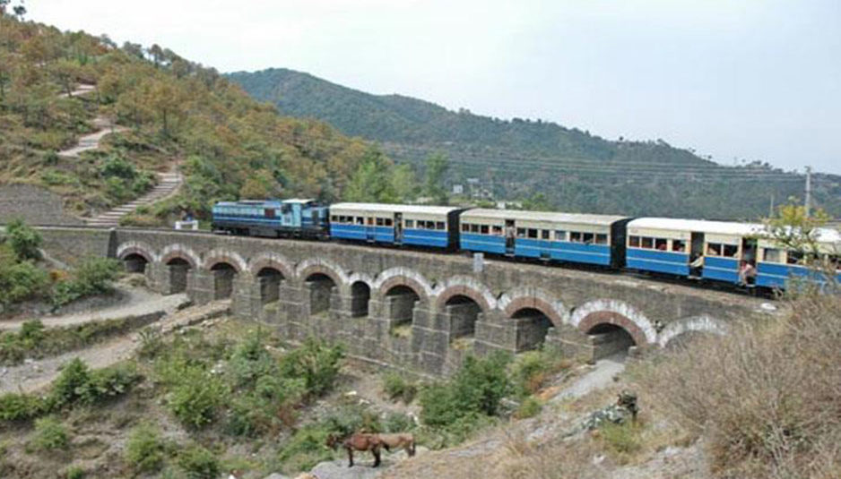 12 घंटे बाधित रहा कालका-शिमला रेल मार्ग