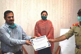 डीसी सिरमौर ने किया NSS व NCC स्वयंसेवकों को कोरोना महामारी के दौरान लोगों को जागरूक करने पर सम्मानित