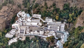 जम्मू कश्मीर: 5 महीने बाद शुरू हुई वैष्णो देवी यात्रा, कोरोना को देखते हुए किए गए हैं कई बदलाव