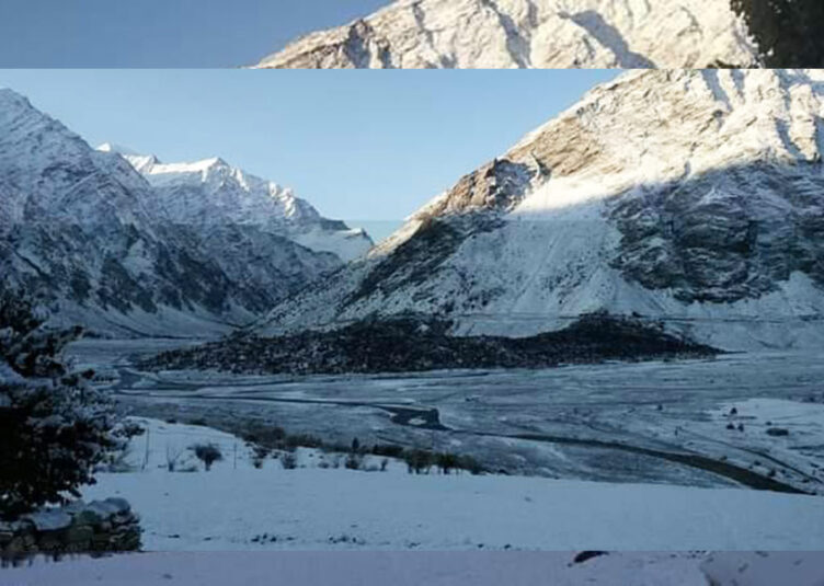 हिमाचल की ऊंची पहाड़ियों पर बर्फबारी...